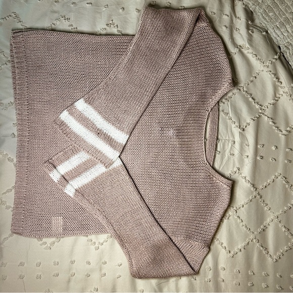 ALYA Pink Sweater with bell Sleeves (L) white details, accent back cutout! - Picture 7 of 12